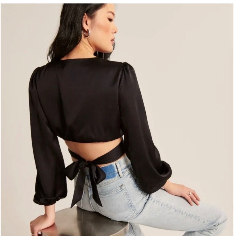 NWT Abercrombie & Fitch Black Satin Long Sleeve Wrap Crop Top S Minimalist Glam - Picture 4 of 10